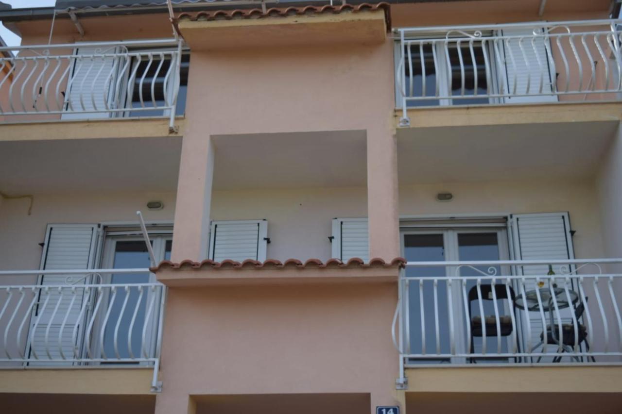 Apartments Marta Kaštel Novi Exterior foto