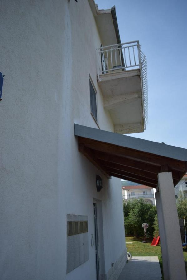 Apartments Marta Kaštel Novi Exterior foto