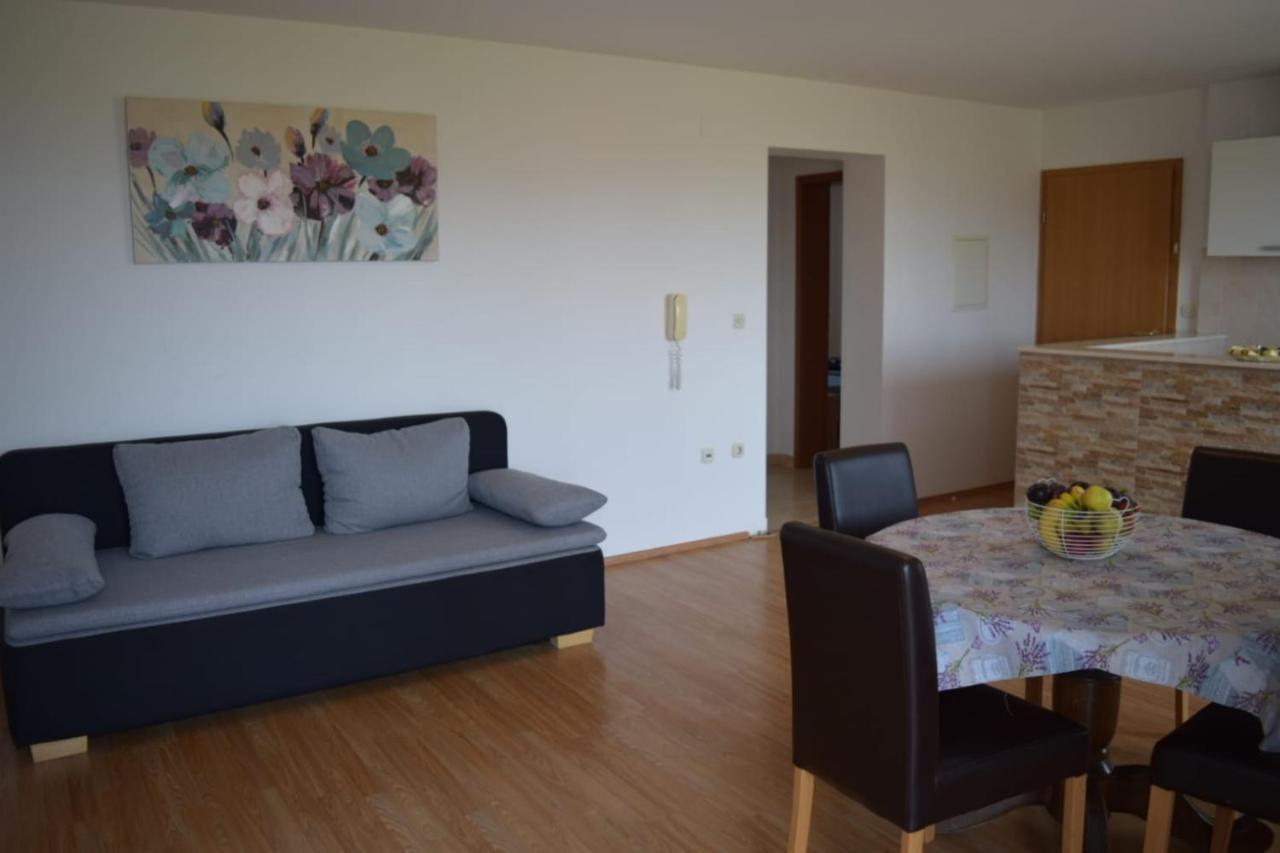 Apartments Marta Kaštel Novi Exterior foto