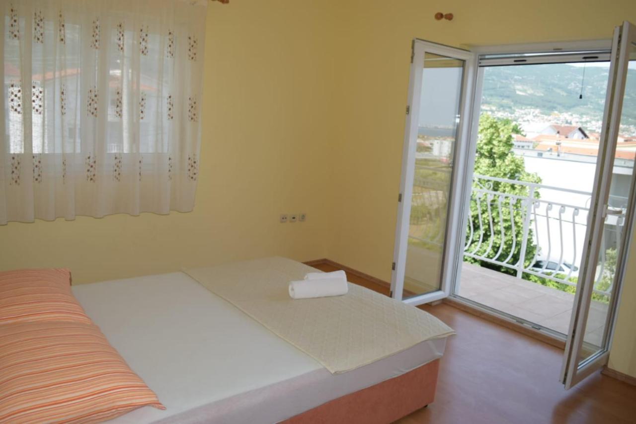 Apartments Marta Kaštel Novi Exterior foto